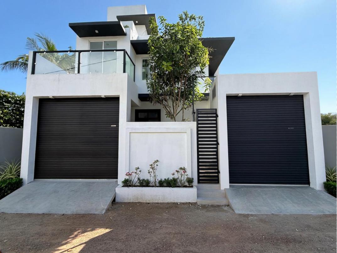 A BRAND NEW LUXURY HOUSE IN THE GATED COMMUNITY PILIYANDALA