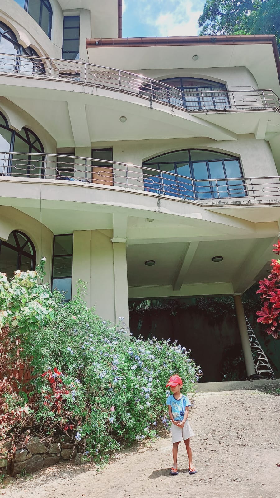 මහනුවර පේරාදෙණිය අතර වටිනා දේපළක් - Land in Kandy